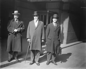 Tram and omnibus crisis. Latest attempts at settlement at the LCC Offices. Left to right