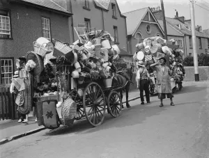 Houses Prints: Travelling ironmonger shouting his wares in Devon. 1935