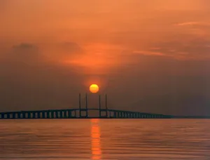TROPICAL ISLANDS Great Penang bridge, joining island to the Malaysian mainland