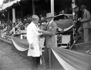 Tunbridge Wells Show. President and prize giving by the Marquis Abergayemmey. 1934