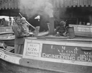 Dock Prints: A typical barge family