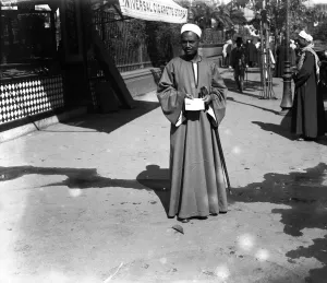 Fashionista Prints: A typical dragoman ( interpreter ) in Cairo, Egypt. 1920s