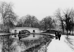 Barges Prints: A typical horse-drawn barge, Cassio Bridge, Herts