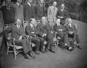 Ulster cabinet meet at Cleeve Court, Streatley on Thames. A group after lunch