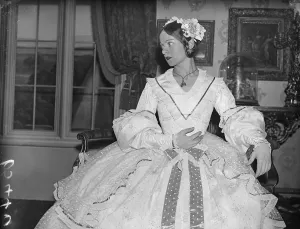 Victoria Regina rehearsed after ban is lifted. The first play concerning recent