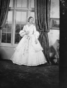 Victoria Regina rehearsed after ban is lifted. The first play concerning recent