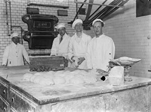 Baking Collection: Viennese bakers begin work in London. 5, 000 rolls a day for exhibition