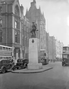 Buildings Prints: A view down High Holborn, London, showing the Prudential Assurance Building