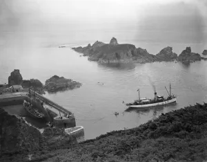 Ships Prints: A view of Sark ( Creux ) Harbour. 21 July 1927