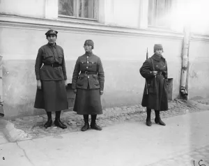 Vilna, Lithuania. Women soldiers on duty at Vilna. 24 October 1921