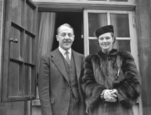 Viscount Cowdray with his fiance, Lady Anne Bridgeman, 18 January 1939