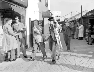 War Crisis, 1939. Air Raid precautions The scene at Epsom, where part of Billingsgate