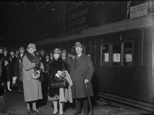 Two war heroines arrive in London. Mlle Leonie Van Houtte ( left ), Miss Gertrude Richardson
