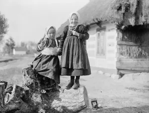 Warsaw, Poland. Peasant types. 25 October 1921