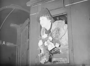 Smiling Prints: At Waterloo, on leaving for South Africa Mrs Walter Hammond 13 January 1939