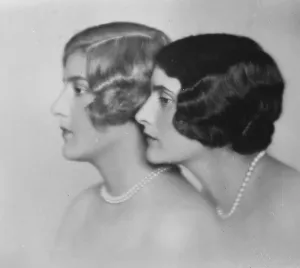 Pearls Prints: Wealthy American sisters who are engaged to Austrian Archdukes