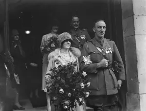 Wedding. Capt G Creffield and Miss C E Temple leaving St George s, Hanover Square