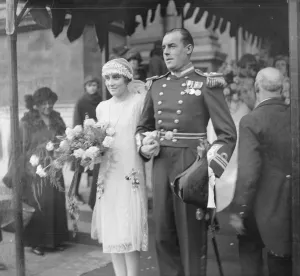 Wedding of Lieut Comm C Es Farrant and Miss Carver at Brompton Oratory 17 December 1925