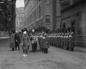 A welcome at the Gate of England. King Amanullah and King George V inspecting