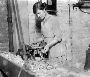 Whalebone cutting - A Leyton industry. Splitting. 1923