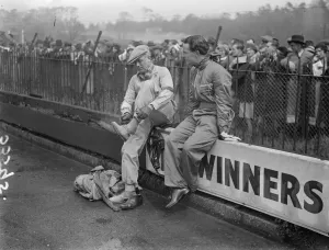 Whitney Straight wins international track race at Brooklands with average speed