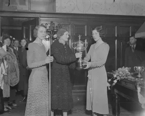 Sportswomen Prints: Womans Professional Billiards Championship at the Burroughes Hall, Soho Square Viscountess