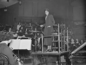 Womens Orchestra Miss Gwynne Kimpton conductor of the new British womens symphony