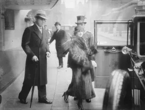Woolworth heiress ( Barbara Hutton ) in London with her Prince Alexis Mdivani. 31