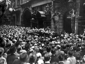 Royals Prints: Work Stopped in the City when the crowd assembled outside Drapers Hall in Throgmorton