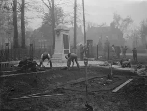 Spade Prints: Workers finishing repair work at the Sidcup memorial, Kent. 1936