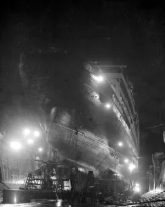 Workmen are now labouring day and night to repair the liner Aquitania in the new Workmen are now labouring day and night to repair the liner Aquitania in the new