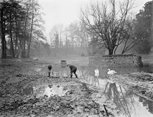 Grass Collection: Workmen reconstructing the old Mottingham gardens, Bromley. 1937