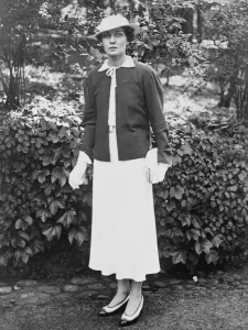 Clothes Prints: One of the worlds best dressed women. Mrs Harrison Williams, a resident in New York