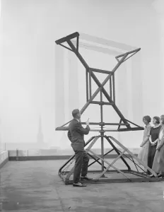The worlds largest frame aerial is the highest in England This frame aerial on Bush House