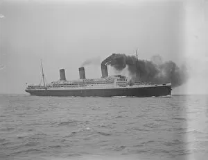 Titanic and Ocean Liners Collection: Worlds largest ship arrives at Southampton The new White Star Liner RMS Majestic