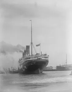 Worlds largest ship arrives at Southampton The new White Star Liner RMS Majestic