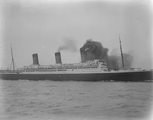 Worlds largest ship arrives at Southampton The new White Star Liner RMS Majestic