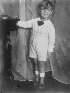Suit Prints: Worlds youngest globe trotter. The youngest globe trotter