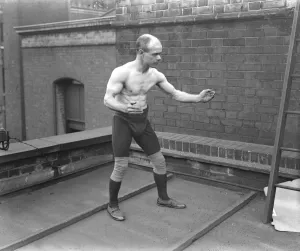 To wrestle for the worlds fly weight championship Dick Keen, the fly weight