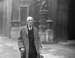 Writer Prints: Sixty years at the House of Commons - Gallery men honour a notable veteran. Mr