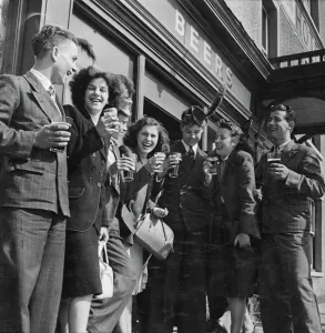1940s Prints: Young people enjoy the shandy gaff and mild an bitter served by a pub in Southend