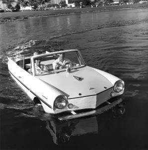 American Prints: The Youngs cruise along in the lake